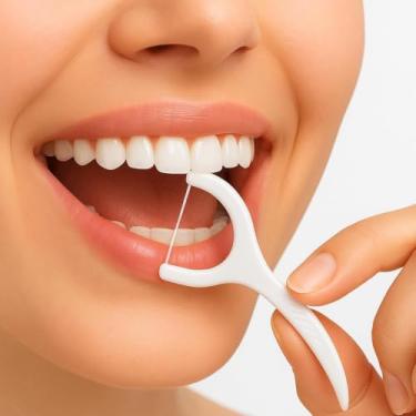 Imagem de Fio Dental com Haste 2 em 1 Kit 50 Unidades Portátil Limpeza Profunda Antideslizante Higiênico Uso Diário Premium