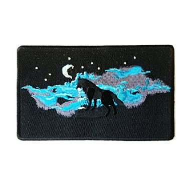 Imagem de Lua Noturna "Crescente Minguante" com Lobo Uivante - Novo aplique de aplique de ferro, Multicolorido, 3.5" Tall by 5.5" Wide