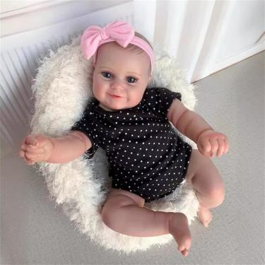 Imagem de QIYANER Boneca Reborn Menina 50 cm - 22polegada Olhos Abertos Bebê Reborn Realista de Silicone, Parecendo um Bebê de Verdade, com Sorriso - Bebê Menina Realista,Roupas pretas,Corpo de pano