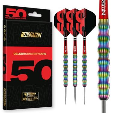 Imagem de RED DRAGON Dardos - Coleção 50 Year Classics - Shockwaves 26 g - 90% tungstênio - Conjunto profissional de dardos com ponta de aço - Inclui voos de dardos e hastes de dardos (eixos)