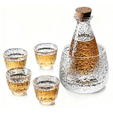 Imagem de LamChyar Conjunto de saquê de vidro, conjunto de saquê com textura de geleira, 1 garrafa de saquê, 1 tigela para aquecer saquê e 4 copos de saquê, para saquê quente ou frio