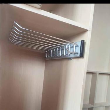 Imagem de Rack retrátil para calças e organizador de armário - cabide removível para calças, casacos e toalhas - Haste suspensa que economiza espaço para armazenamento de jeans e roupas (cor: direita)