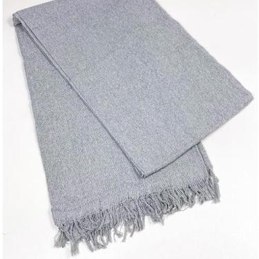 Imagem de Manta Luxuosa para Sofá Moderno 210x120 – Conforto e Decoração em Tecido 100% Algodão com Costura Reforçada (Cinza Neblina)