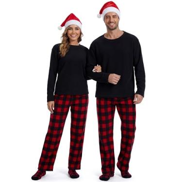 Imagem de Silicherry Conjunto de pijamas de Natal combinando para casais, conjunto de pijama xadrez com chapéu de Papai Noel e meias para homens e mulheres, Masculino, G