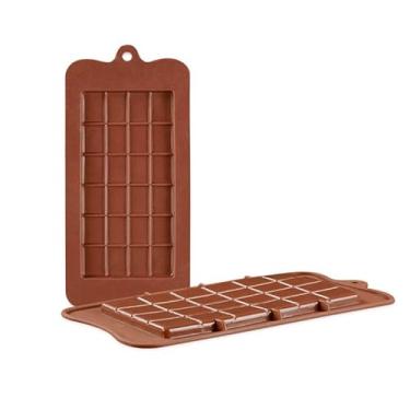 Imagem de 24 formas quadradas de chocolate com cubos de gelo, pudim, biscoitos e formas de waffle