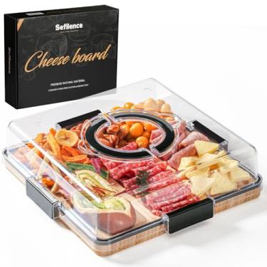 Imagem de Tábua de charcutaria com tampa e alça de bloqueio transparente, caixa de lanche de bambu com 6 compartimentos, tábua de corte portátil para lanches, frutas e carnes, presente ideal para festas