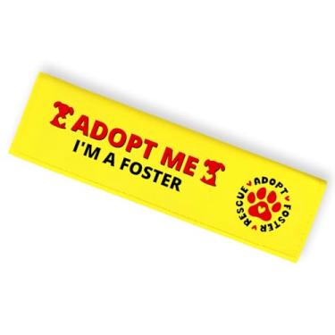 Imagem de In Training Please Ignore Pet Leash Manga, Envoltório amarelo engraçado para cães, presentes de aniversário para donos de cães (Eu sou um Foster)