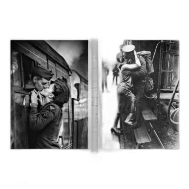 Imagem de Kit 2 Quadros Amor Em Tempos De Guerra 33X24Cm