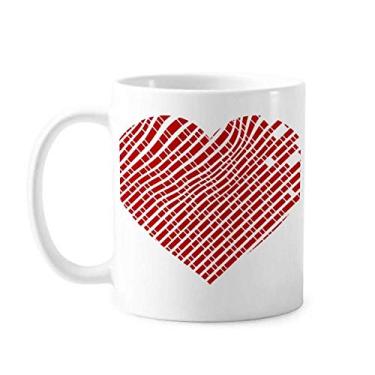 Imagem de Caneca vermelha de cerâmica com estampa de coração para o Dia dos Namorados