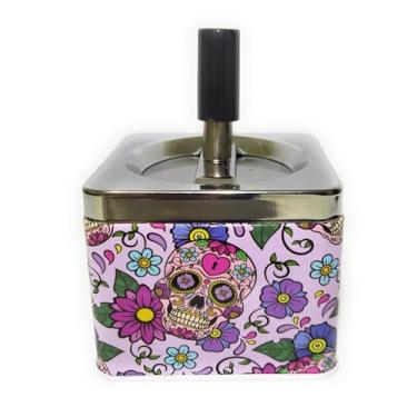 Imagem de Cinzeiro Metal C/Tampa Anti-Cheiro Giratória À Prova De Vento 8,5x7cm Fechado Automático Caveira Dado Cartas Naipes Premium (Candy Mexican)