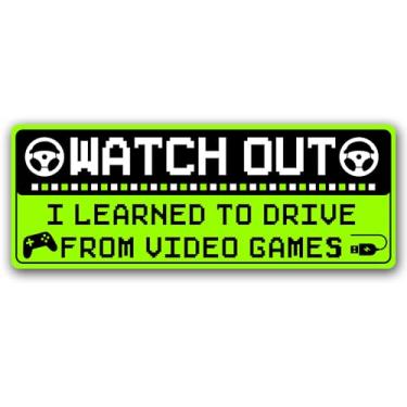Imagem de Magnet Me Up Ímã de carro engraçado - Watch Out I Learned to Drive from Video Games- 9,5 x 20,3 cm, decalque magnético verde brilhante para jogadores, para carros, caminhões e SUVs, vinil impresso em