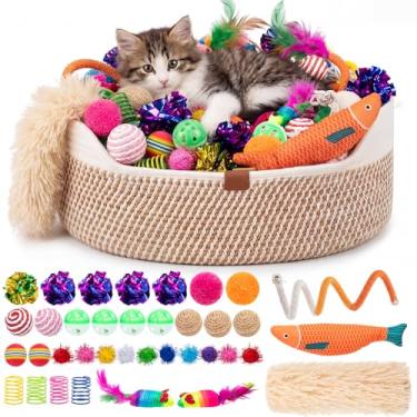 Imagem de Leitee Cesta de armazenamento para cama de gato com 40 peças, conjunto de brinquedos variados para gatos, inclui travesseiros, brinquedo de mola, peixe, corda de mastigar e bolas para animais de