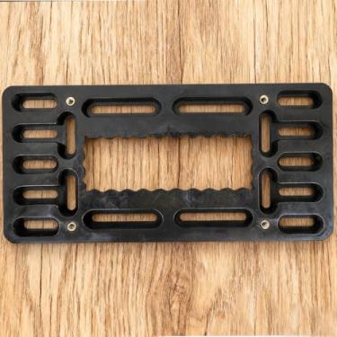 Imagem de Suporte frontal para placa de carro - Adaptador universal para montagem de para-choques com tampa de rosca de aço inoxidável e abraçadeiras