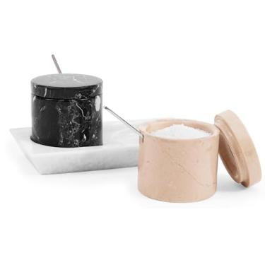 Imagem de Radicaln Saleiro de mármore com tampa e bandeja 7,6 cm Verona e pote de especiarias preto feito à mão para bancada de cozinha Recipiente de sal de pedra ideal, saleiro com tampa e suporte de sal para