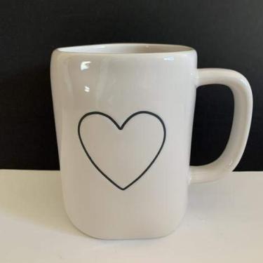 Imagem de Rae Dunn Caneca de coração – 2 lados – cerâmica – Ótimo presente de Dia dos Namorados – muito raro!