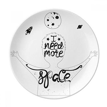 Imagem de Prato decorativo de porcelana com citação em preto e branco More Space