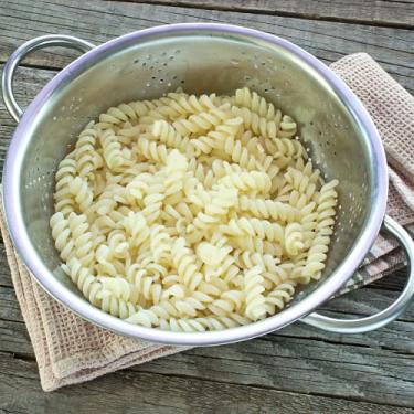 Imagem de Escorredor de Macarrão em Aço Inox 28cm Passador Para Massa e Vegetais Multiuso Cozinha Completa