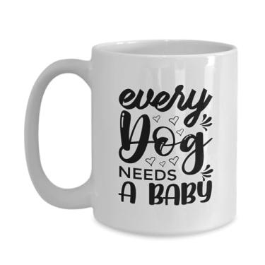 Imagem de DogsMakeMeHappy Cada cão precisa de uma caneca de bebê, caneca de cachorro e bebê, caneca para amantes de cães, caneca para pais de cães, presente para cães, ideia de presente de aniversário de Natal (425 g)