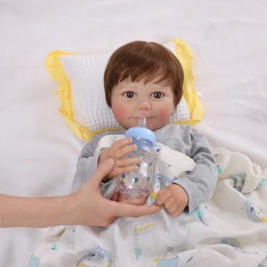 Imagem de Boneca Bebê Reborn Realista Menino 60cm Corpo de Algodão Silicone Pintado Macacão Cinza com Acessórios