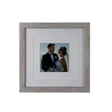 Imagem de Mekenluo Porta-retrato rústico retrô de madeira com suporte de parede de acrílico e exibição de mesa, moldura feita à mão com tapete para exibição de fotos de formatura, imagem de família, foto de