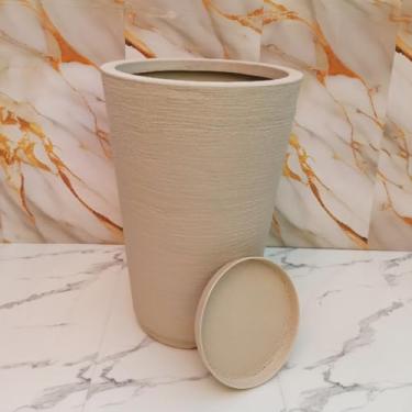 Imagem de Vaso para Planta em Polietileno Coluna redonda Cone M para decoração interna e externa(Bege c/prato)