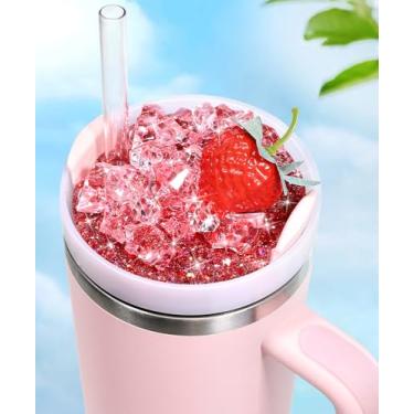 Imagem de Toykee Tampa de tampa para copo Stanley de 850 g - Acessórios de decoração fofos de morango rosa para copo, decoração com glitter para mulheres e meninas