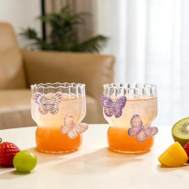 Imagem de Copo de vidro borboleta 3D de alto valor para mulheres copo listrado de água potável design elegante pétala reutilizável economia de espaço, perfeito para festas em casa, presentes de férias