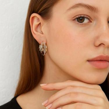 Imagem de Brincos de argola de zircônia cúbica banhados a ouro, brincos para um piercing, design falso de várias argolas, joias pequenas, simples, hipoalergênicas, diárias, para um orifício, joias modernas