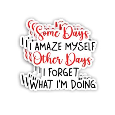 Imagem de (3 peças) Some Days I Amaze Myself Other Days I Forget What I'm Doing Adesivo engraçado citações motivacionais mensagem inspiradora decalque de vinil para copo laptop Kindle garrafas de água livros