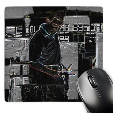 Imagem de 3dRose Mouse pad LLC 20 x 20 x 0,63 cm, um homem em Waterford, vidro soprando da Irlanda para fazer um lindo vaso estilizado e em relevo (mp_44660_1)