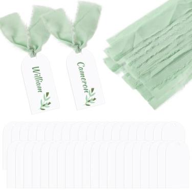 Imagem de 50 peças de cartões de lugar acrílicos - etiquetas de nome de acrílico personalizáveis com fita verde, cartões de assento de mesa de casamento transparentes, placas reservadas em branco para