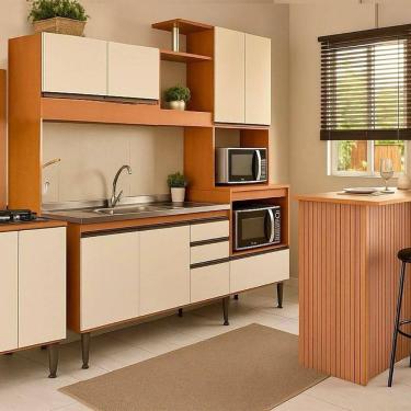 Imagem de Cozinha Compacta com Balcão Cooktop e Bancada Ripada Alice Freijó / Off White