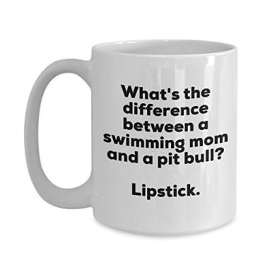 Imagem de Presente para a mãe de natação – Diferença entre uma mãe de natação e uma caneca Pit Bull – Batom – Presentes de aniversário de Natal