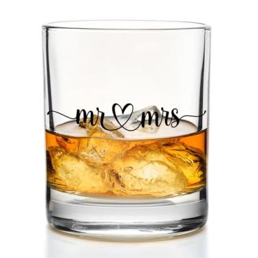 Imagem de Yomisex Copos de uísque Mr and Mrs 283 g, chá de panela, casamento, noivado, despedida de solteira, presentes para recém-casados, copos de pedras à moda antiga para casais bebendo uísque bourbon