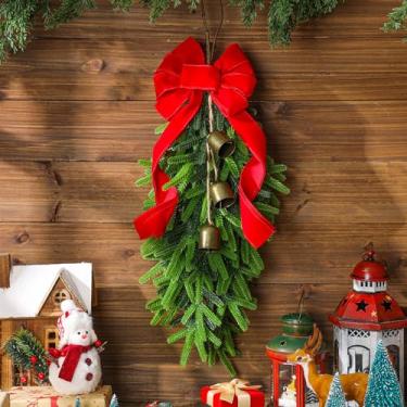 Imagem de Dingion Guirlanda de Natal em forma de gota com sinos e laço de fita vermelha 53 cm, verde artificial de Natal, pinheiro, guirlanda de lágrima, guirlanda de Natal de inverno para decoração de casa e