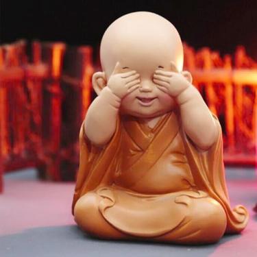 Imagem de FENNYYAR Ornamento de escultura de estátua de Buda do pequeno monge de resina, 7 cm, decoração de artesanato de mesa para sala de estar em casa