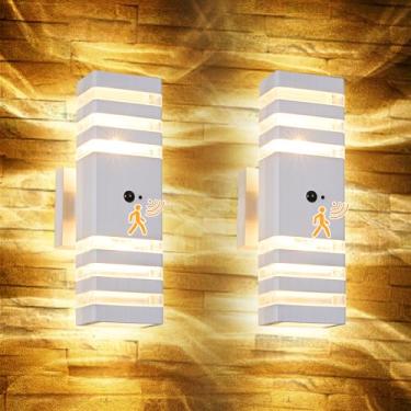 Imagem de Pacote com 2 luzes de parede externas com sensor de movimento com 4 lâmpadas reguláveis, arandelas brancas modernas do crepúsculo ao amanhecer da varanda à prova d'água para cima e para baixo, lâmpada