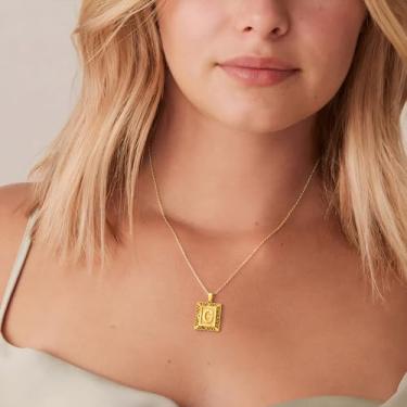 Imagem de Colar retangular com pingente de letra A-Z, joia de aço inoxidável personalizada com design de borda decorativa, adequada para mulheres, F, Aço inoxidável, Sem Pedra Preciosa