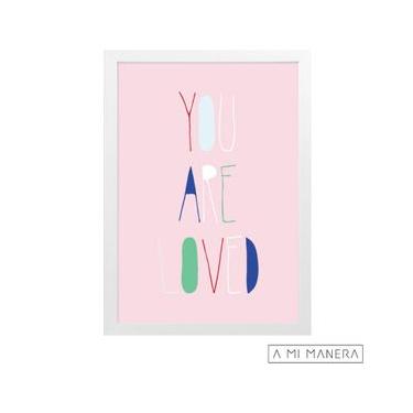 Imagem de Pôster A4 com Moldura Loved - A Mi Manera