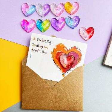 Imagem de RSACCSKY Conjunto de presente de ficha de abraço de bolso com pingentes de coração com glitter, 9 conjuntos de cartões de lembrança com envelopes Kraft, cartões de mensagem Good Vibes para família e