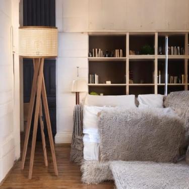 Imagem de Luminária de Chão Abajur com Quadripé de Madeira e Detalhes em Cristal – Elegância para sua Casa