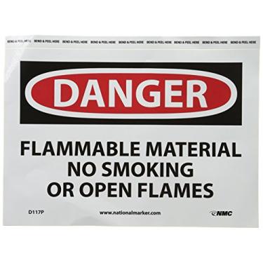 Imagem de Placa de perigo de material inflamável Gilson D117P OSHA, vinil PS, 17,8 cm x 25,4 cm