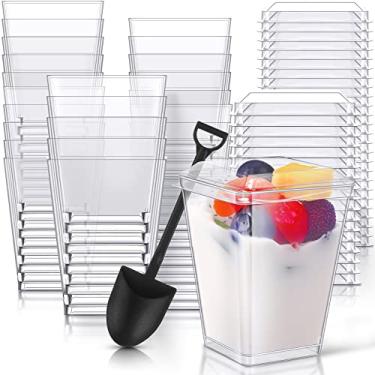 Imagem de 100 peças de copos quadrados de sobremesa de 153 g com 100 colheres de sobremesa em forma de pá, copos de plástico transparente com tampas, mini copos de parfait para lembrancinhas de festa, sobremesas, aperitivos, pudiins, iogurte