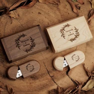 Imagem de Flash Drives USB de madeira personalizados a granel, pacote com 50 unidades de madeira gravadas personalizadas para lembrancinhas de casamento, presentes corporativos, eventos promocionais, logotipo