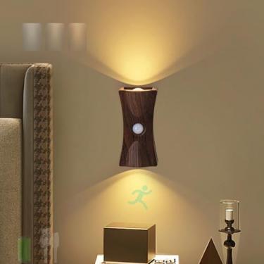 Imagem de GZZBMY Lâmpadas de parede com bateria com detector de movimento Lâmpadas de parede carregáveis LED Três temperaturas Iluminação de parede regulável sem fio Corredor magnético Escada Quarto (Madeira