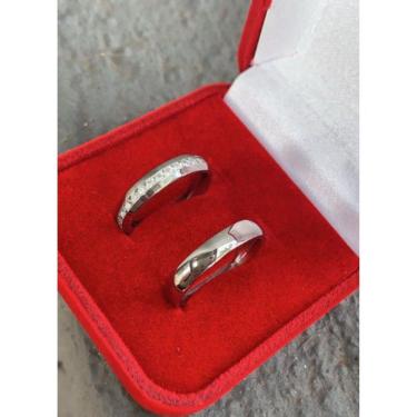 Imagem de Par De Aliança 4Mm Feminina Cravejada Aço Inox Namoro