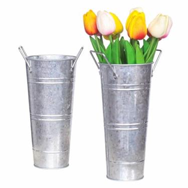 Imagem de Pacote com 2 vasos de flores galvanizados vintage de 22 cm, vasos de flores francesas de fazenda com alças balde de metal galvanizado alto para decoração de casa. (prata)