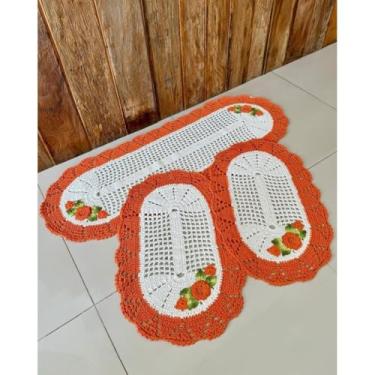 Imagem de Kit Tapete e Passadeira Cozinha Oval 3 Peças Bico Leque Flor Crochê Artesanal (Laranja)