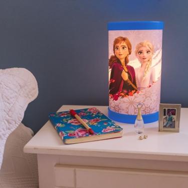 Imagem de Luminária de Mesa Elsa e Anna Frozen Disney Bivolt Tpc com Luz Difusa e Cabo com Interr...