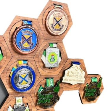 Imagem de Kit Porta Medalhas em MDF Hexagonal Colméia Porta Medalha Esportivo Corrida Ciclismo Decoração(20,Amadeirado)